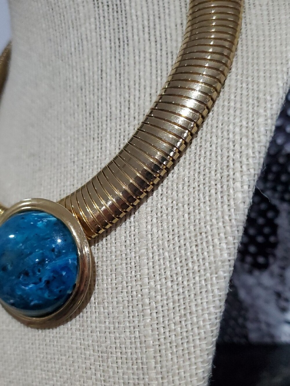 Gold-Tone Omega Ribbed Collar Necklace with Blue Stone Center Vintage Chunky - Picture 4 of 11